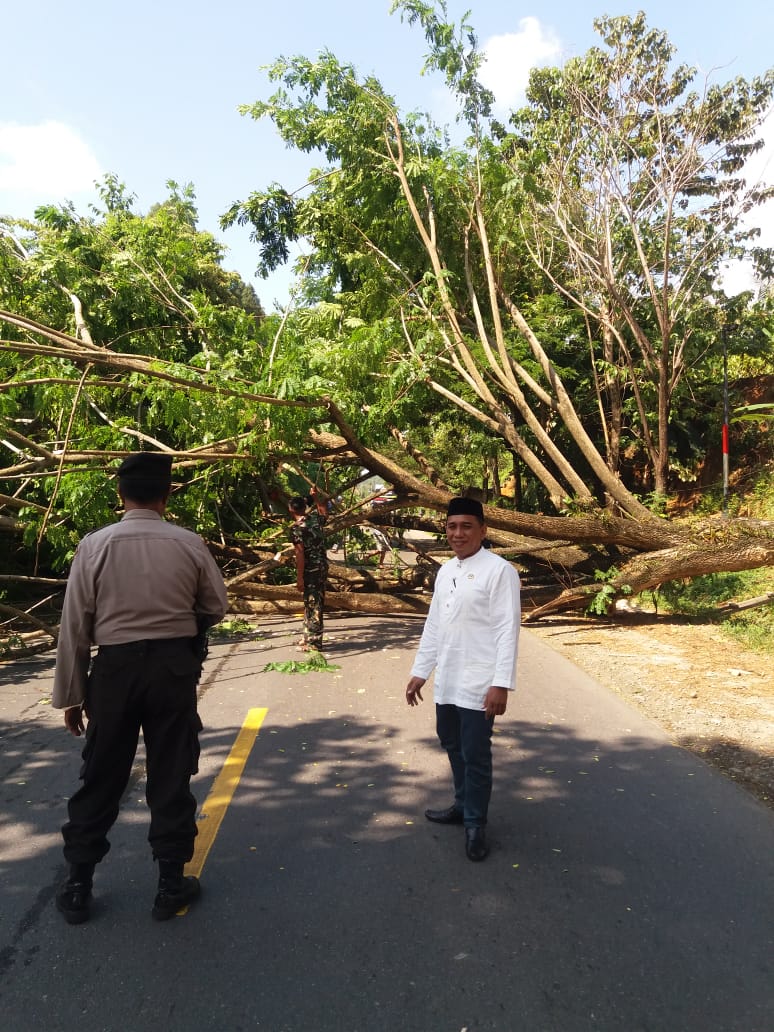 Giat Jumat Bersih Terpadu Kecamatan Sabbang 